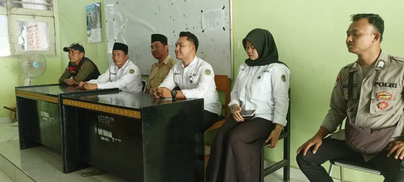 Foto Suasana Saat Kepala SPPG YLH Nusra Aik Jong, Irwan Ardiansyah, S.Kom & Mitra Baehaki Purnawan, ST Bersama Rombongan Melakukan Diskusi Interaktif Terkait MBG di SMPN 1 Wanasaba pada Selasa (31/3/2026) (Dok. Pribadi)